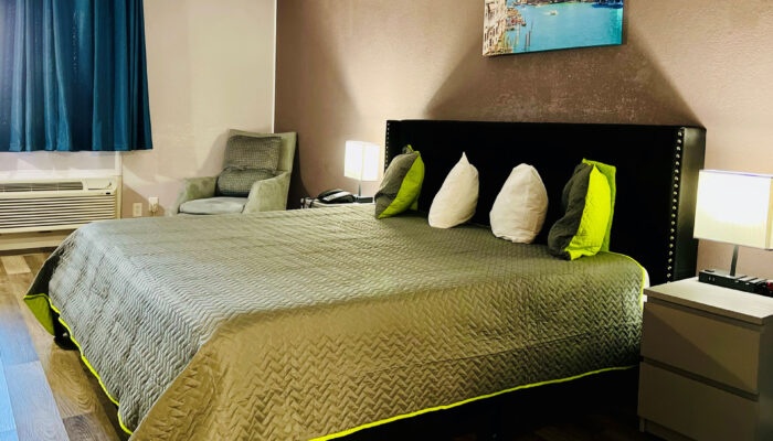 slide05 Room at R Nite Star Inn & Suites